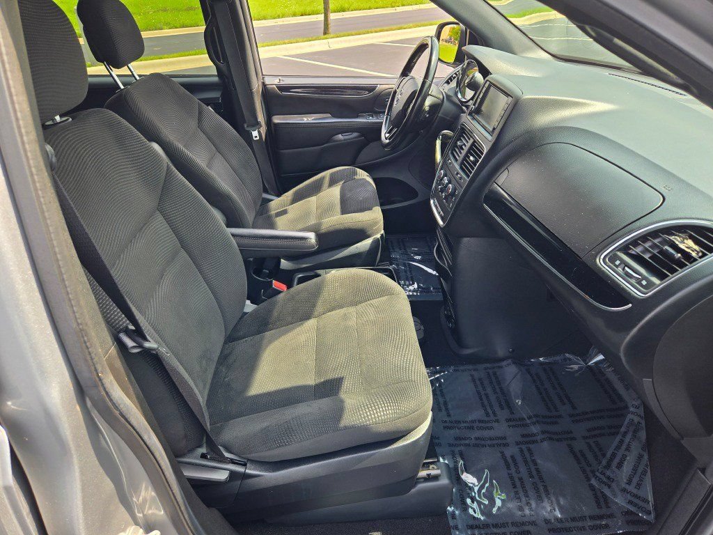 Used 2020 Dodge Grand Caravan SE FWD image 6