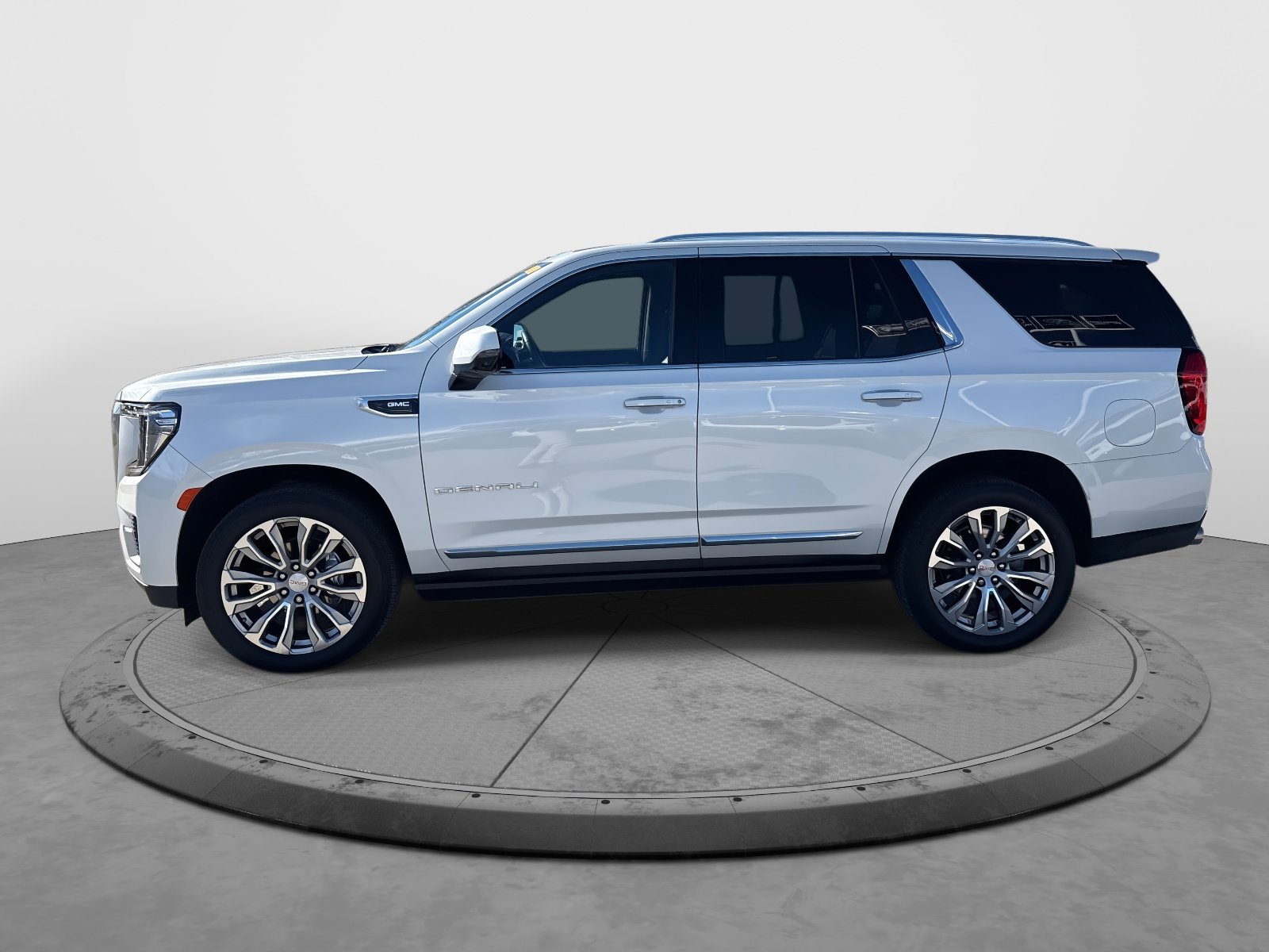 Certified 2022 GMC Yukon Denali image 5