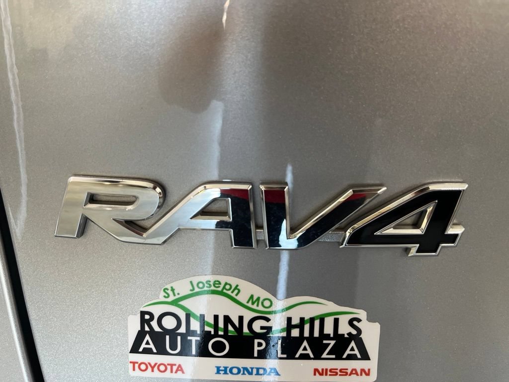 Used 2025 Toyota RAV4 LE AWD/4WD image 43