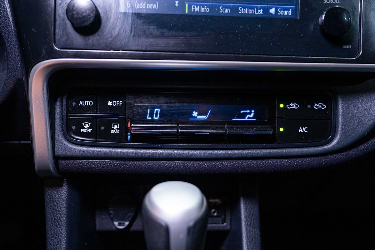 Used 2018 Toyota Corolla LE FWD image 6