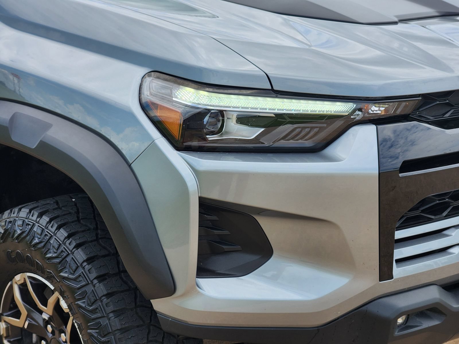 Used 2025 Chevrolet Colorado ZR2 w/ Technology Package AWD/4WD image 11