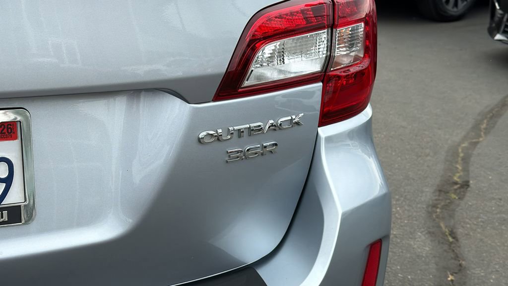 Used 2016 Subaru Outback 3.6R Limited image 11