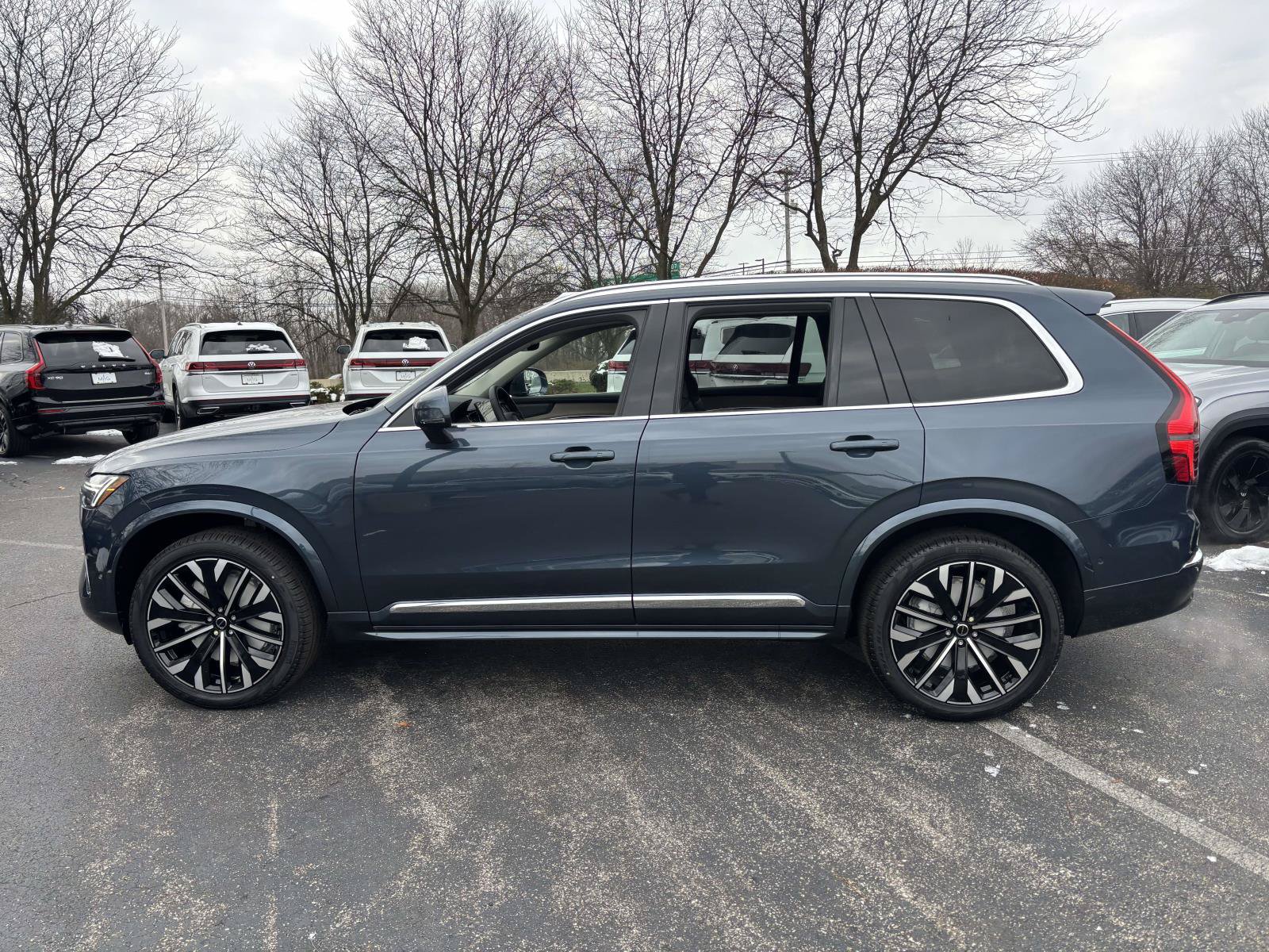 Certified 2026 Volvo XC90 B6 Plus w/ Protection Package Premier AWD/4WD image 4