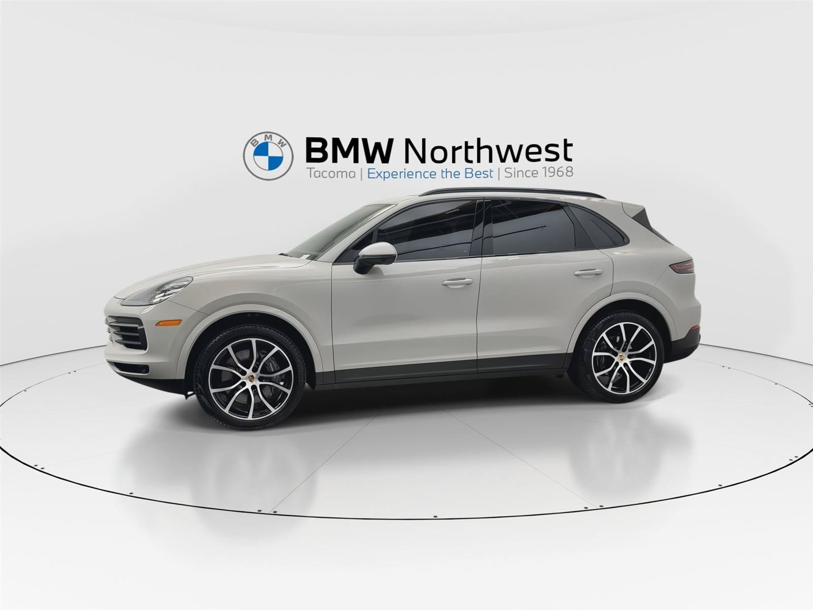 Used 2022 Porsche Cayenne Platinum Edition w/ Premium Package Plus AWD/4WD image 10