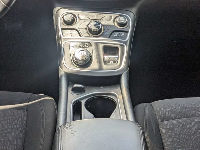 Used 2016 Chrysler 200 Limited w/ Anniversary Edition FWD image 17