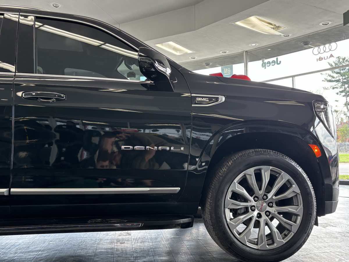 Used 2023 GMC Yukon XL Denali AWD/4WD image 7