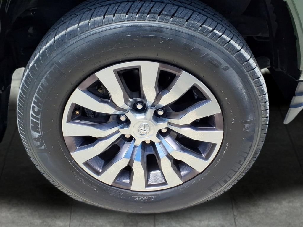 Used 2021 Toyota Tacoma Limited AWD/4WD image 9