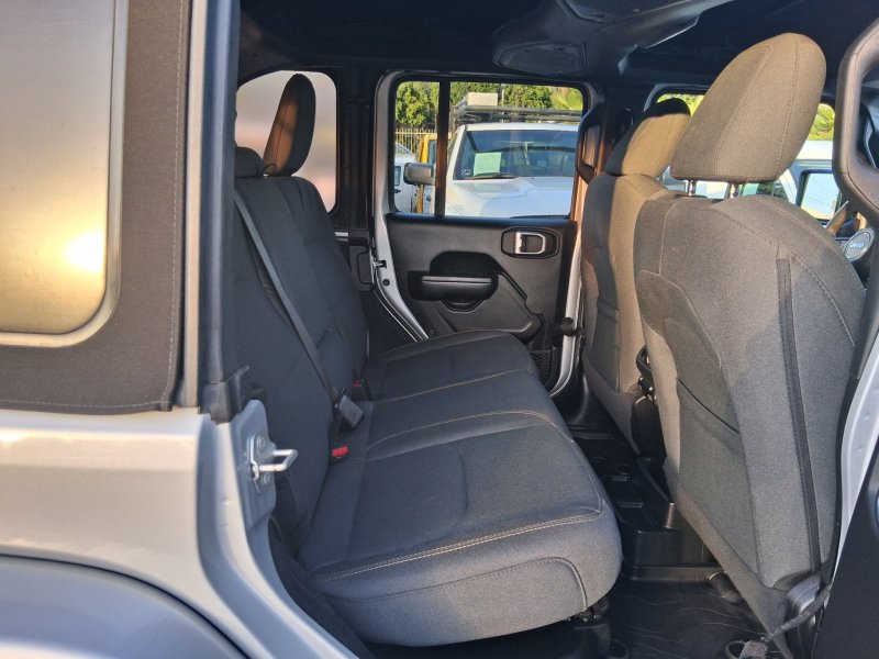 Used 2024 Jeep Wrangler Unlimited AWD/4WD image 11