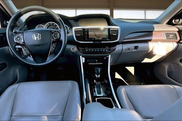 Used 2016 Honda Accord Touring image 16