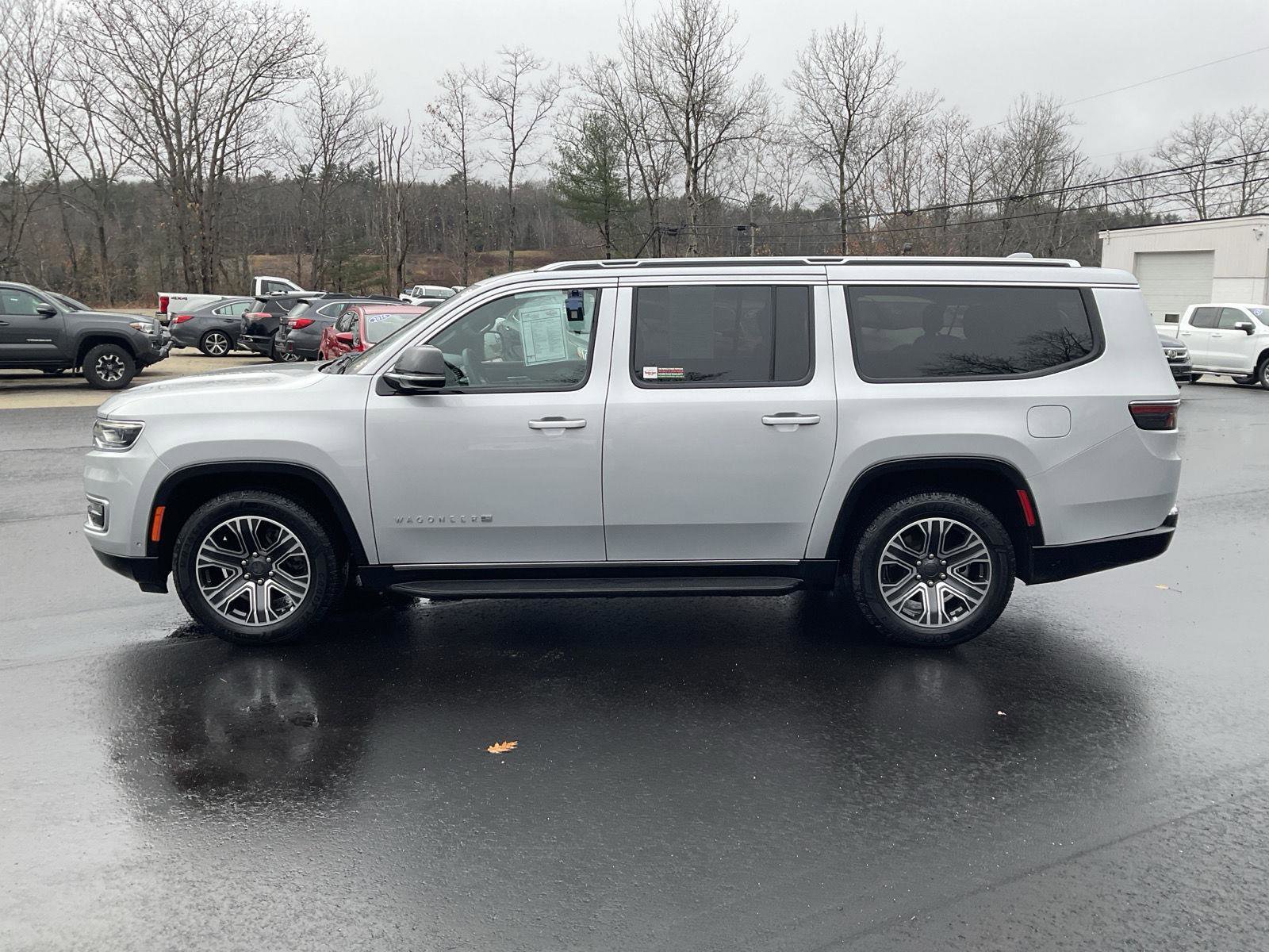 Used 2023 Jeep Wagoneer L Series II image 2