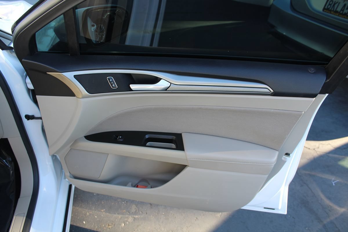 Used 2018 Ford Fusion SE FWD image 17