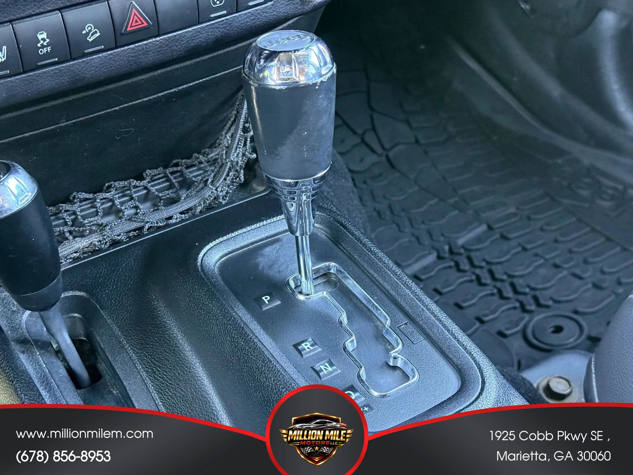 Used 2015 Jeep Wrangler Unlimited Sahara w/ Connectivity Group AWD/4WD image 25