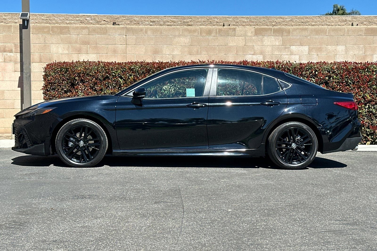 Used 2025 Toyota Camry SE image 7