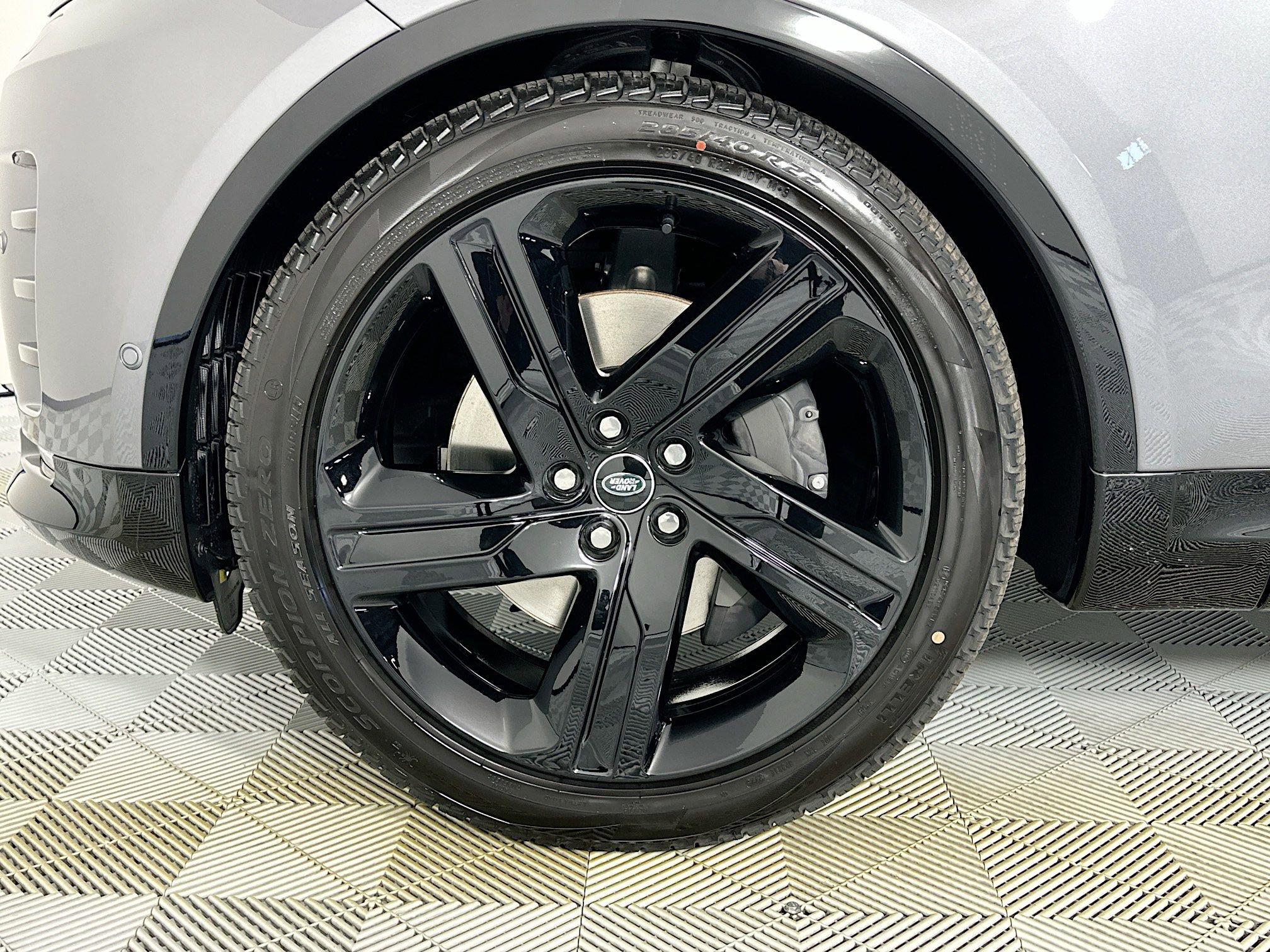 Used 2026 Land Rover Discovery Limited Edition image 9