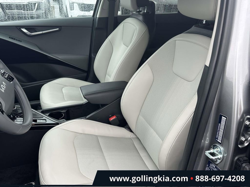 Certified 2025 Kia Niro EX FWD image 15