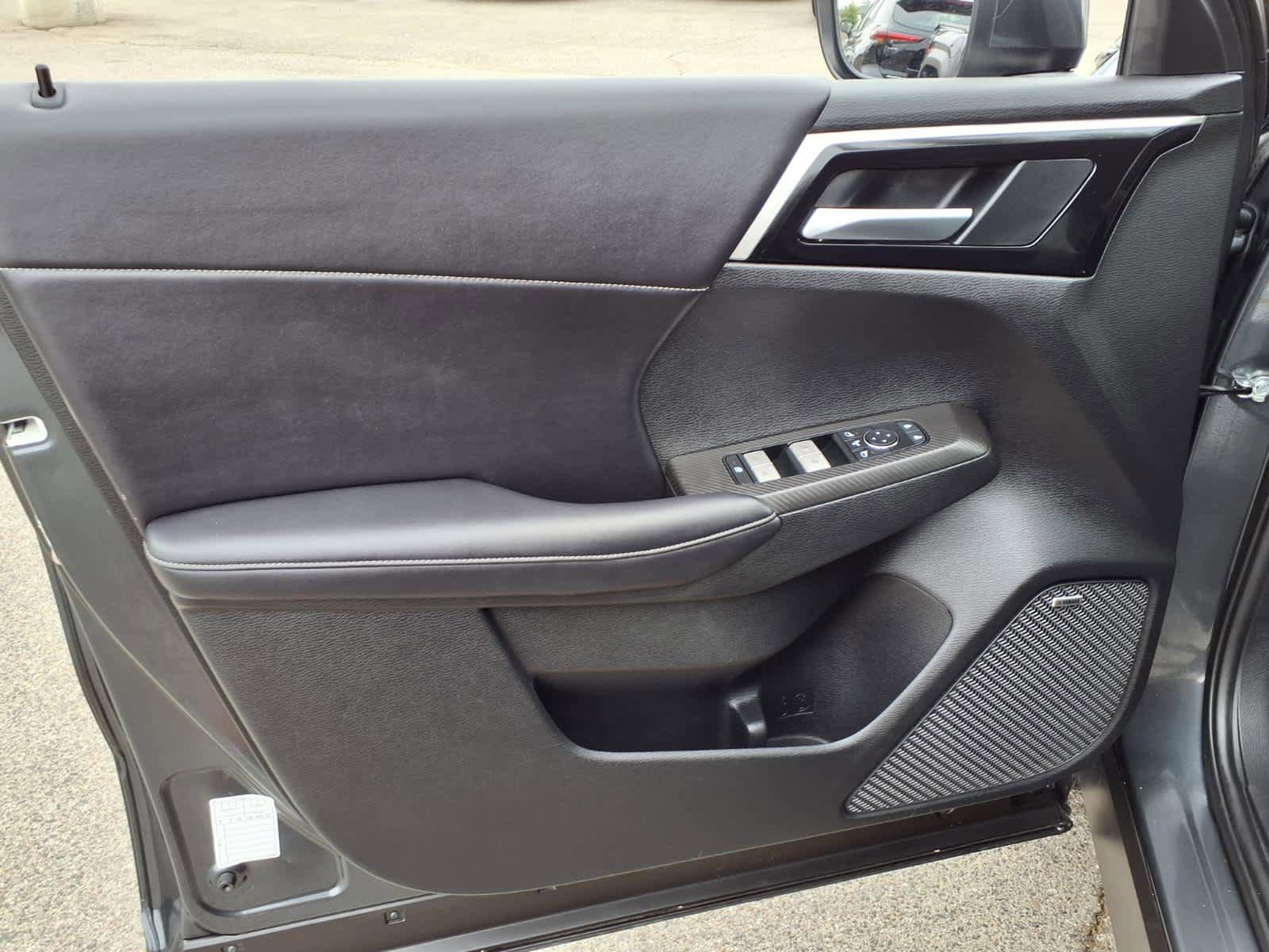 Used 2025 Mitsubishi Outlander SE FWD image 16