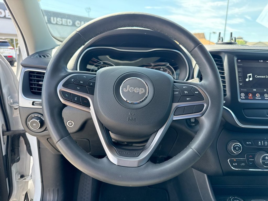 Used 2022 Jeep Cherokee Latitude Lux w/ Sun & Sound Group AWD/4WD image 24