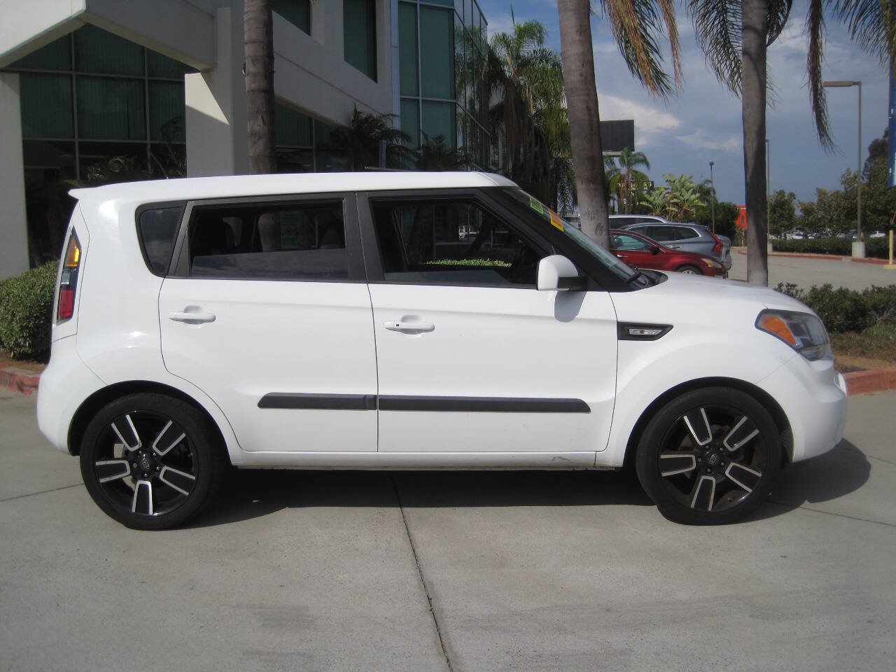 Used 2011 Kia Soul + FWD image 2