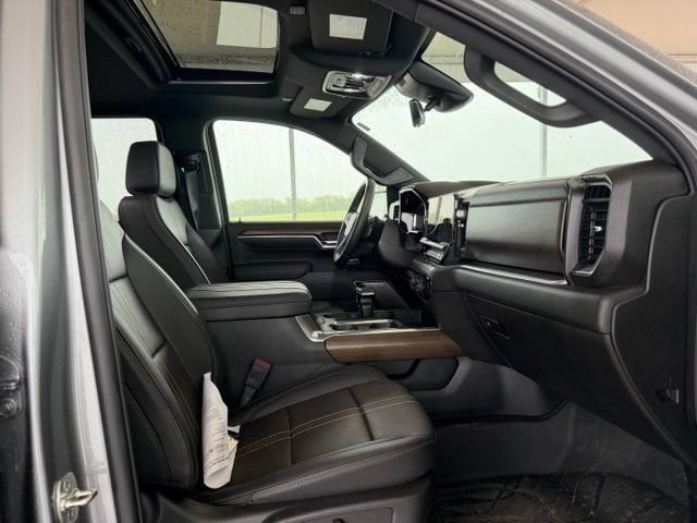 Used 2025 Chevrolet Silverado 1500 High Country AWD/4WD image 11