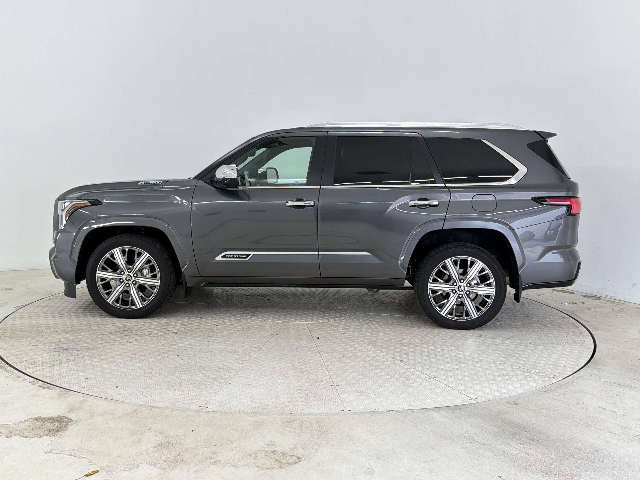 Used 2024 Toyota Sequoia Capstone AWD/4WD image 2