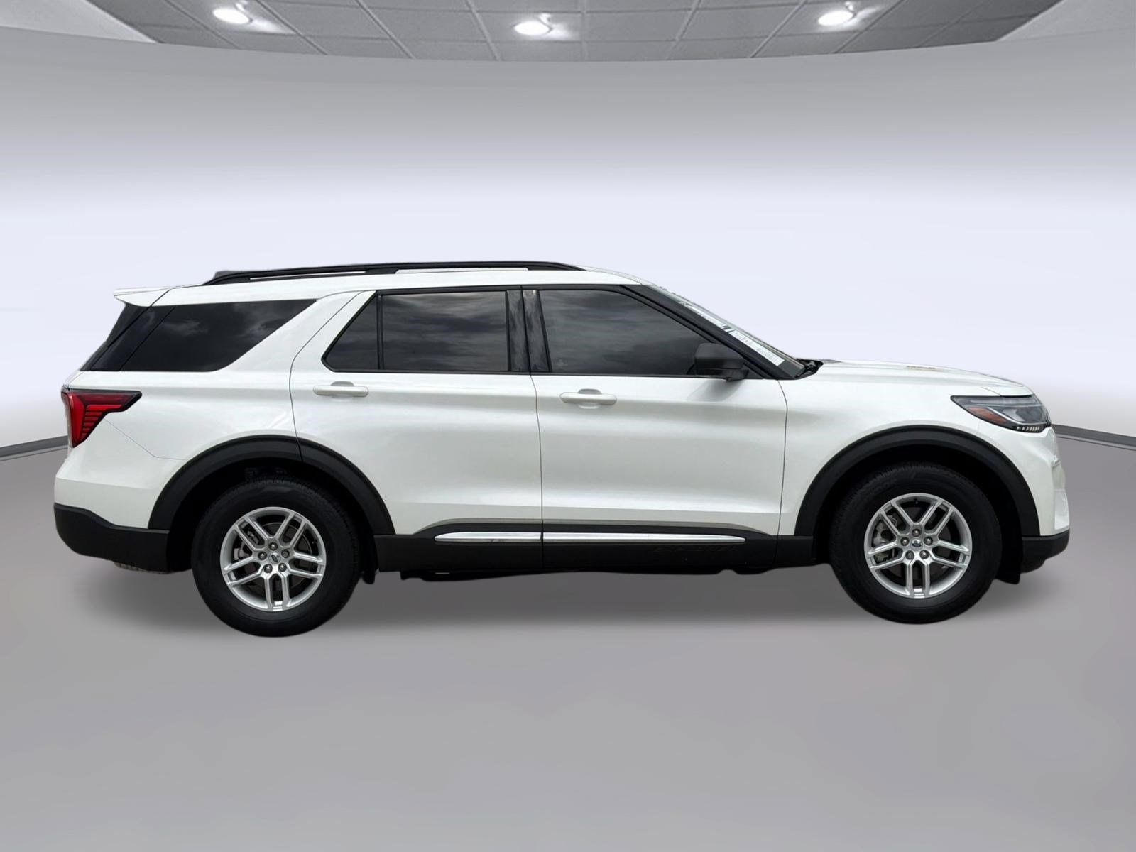 Used 2025 Ford Explorer Active w/ Active Comfort Package RWD image 8