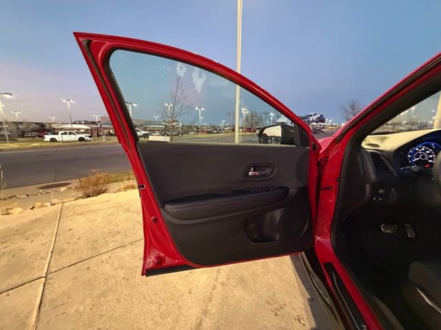 Used 2022 Honda HR-V Sport image 9
