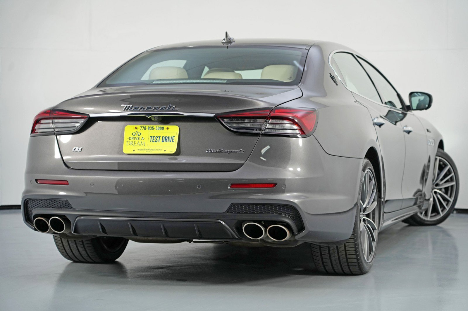 Used 2022 Maserati Quattroporte Modena Q4 image 5
