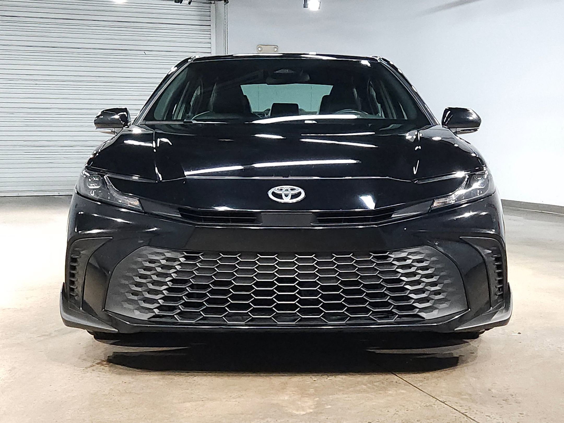 Used 2025 Toyota Camry SE image 2