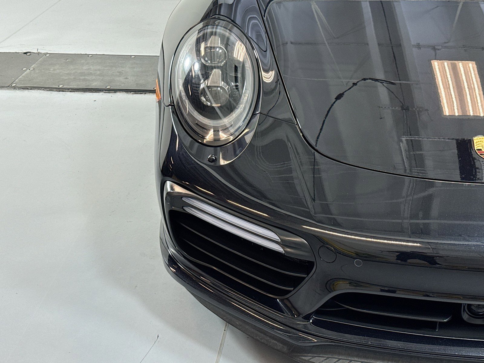 Certified 2018 Porsche 911 Turbo S image 27