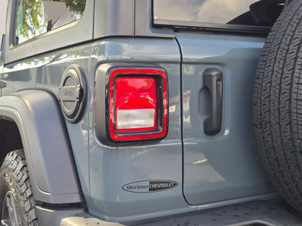Used 2024 Jeep Wrangler Sport AWD/4WD image 9