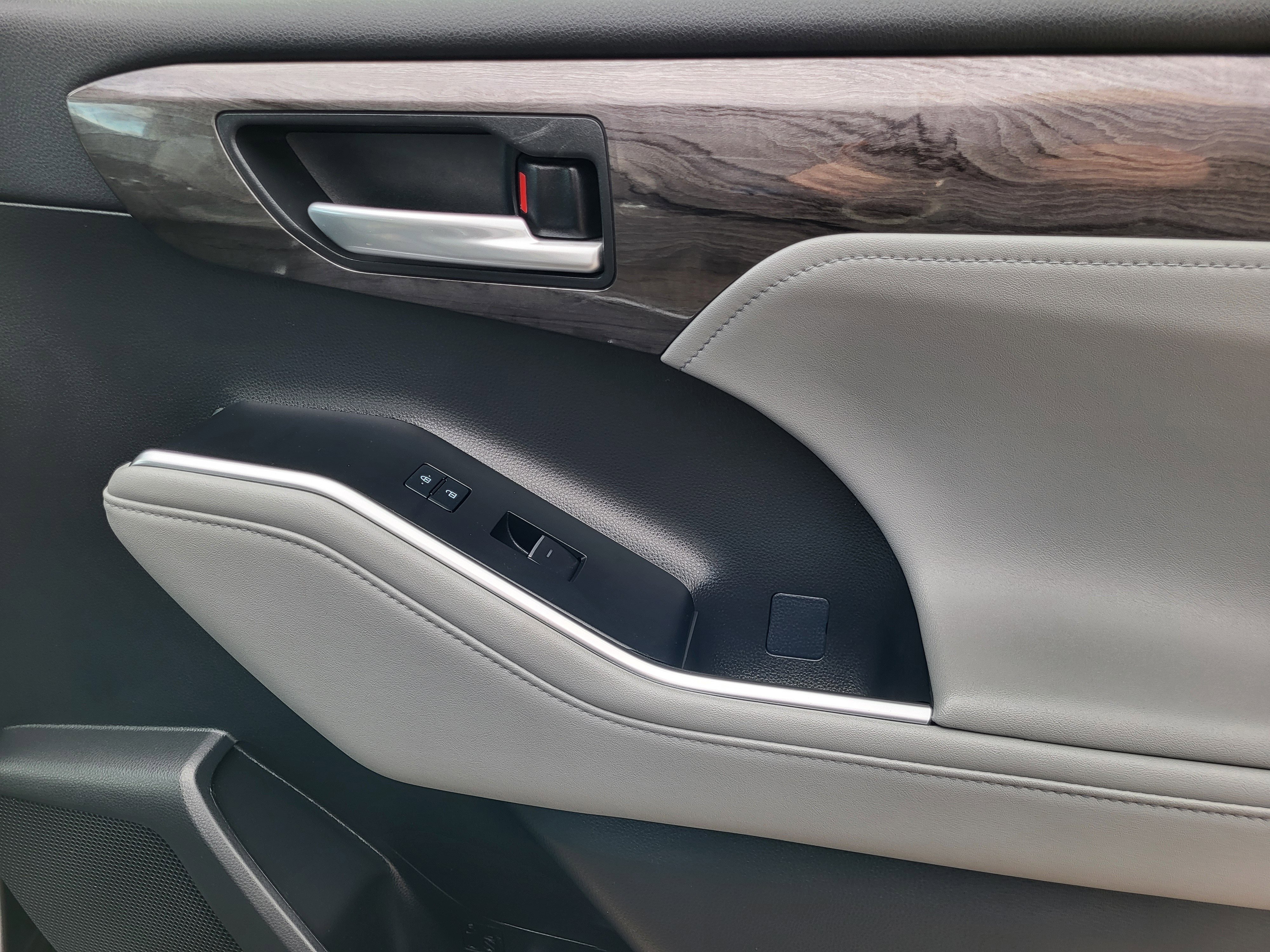 Used 2023 Toyota Highlander Limited image 15