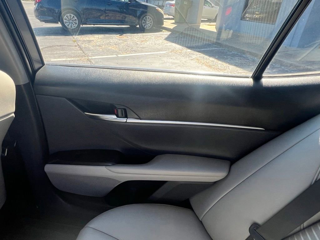 Used 2022 Toyota Camry SE image 16