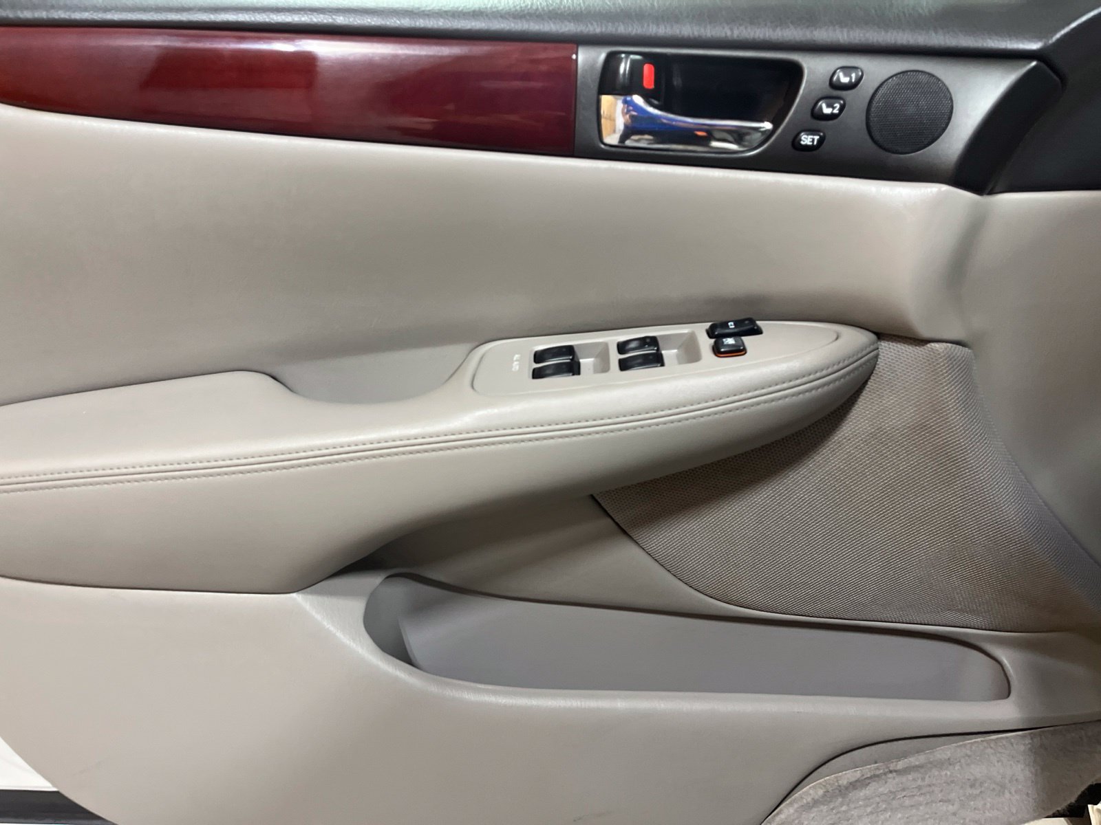 Used 2002 Lexus ES 330 w/ Premium Pkg FWD image 18