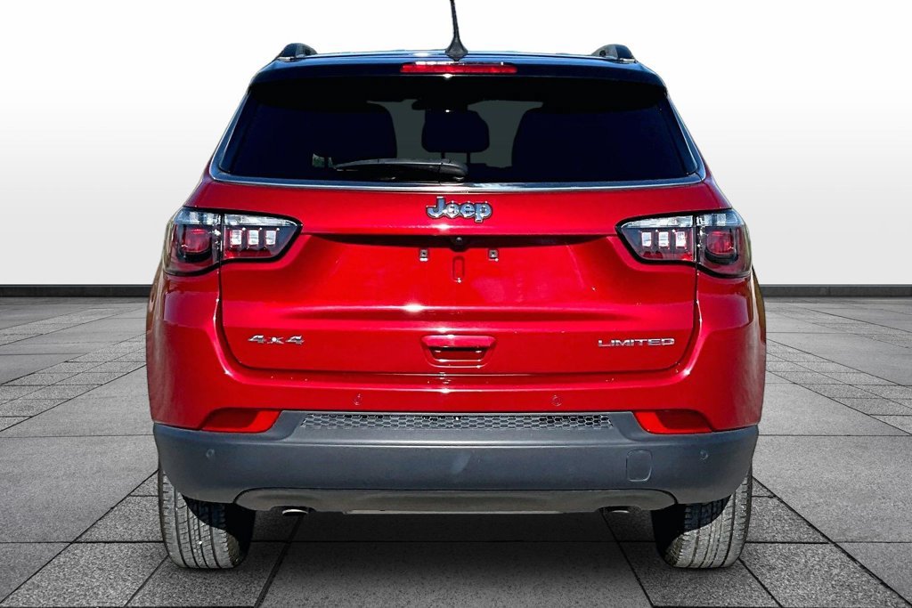 Used 2025 Jeep Compass Limited AWD/4WD image 4