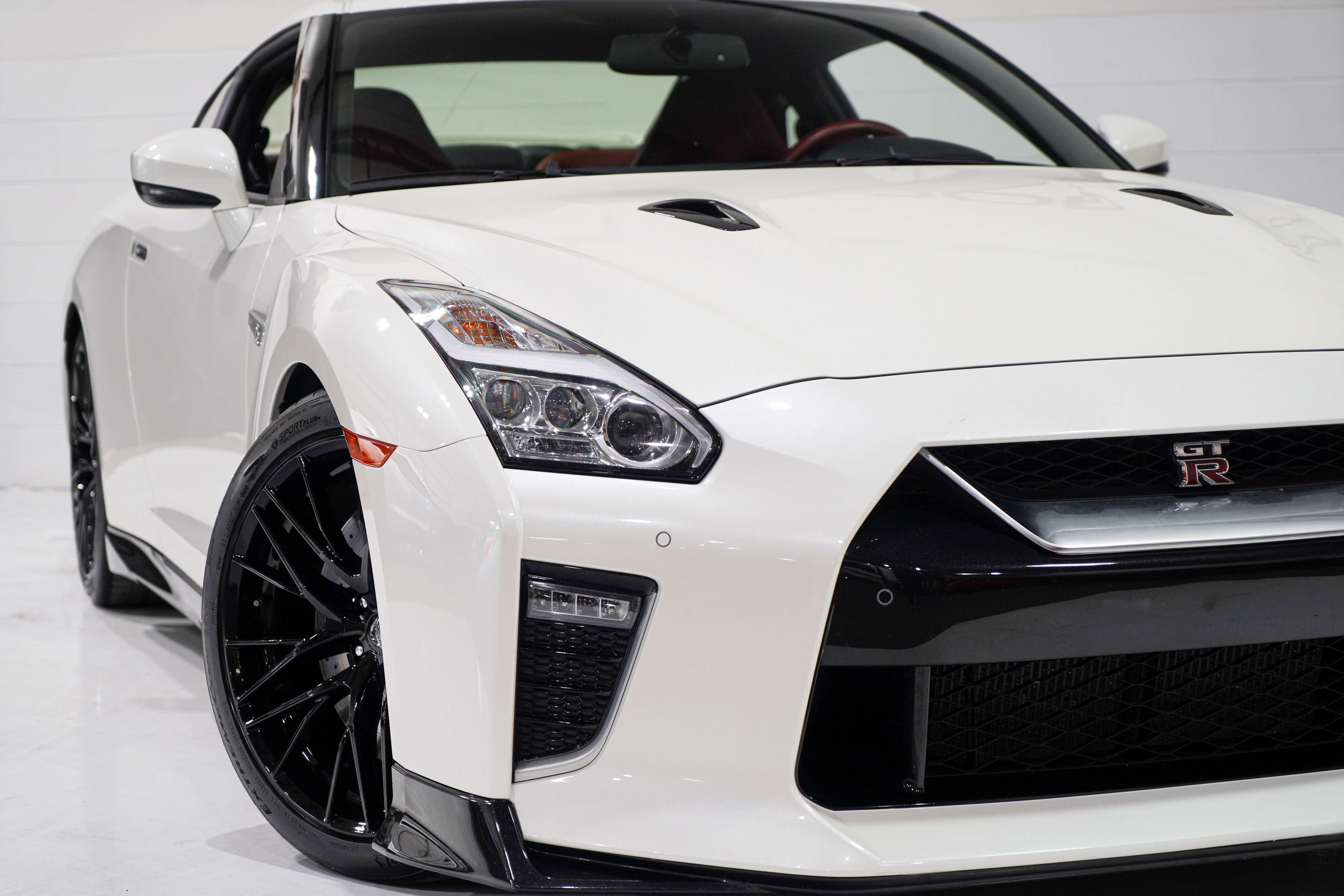 Used 2021 Nissan GT-R Premium AWD/4WD image 25