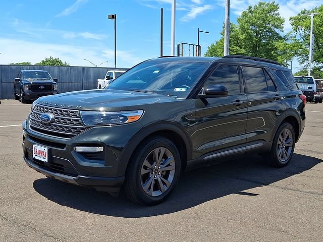 Certified 2022 Ford Explorer XLT w/ Equipment Group 202A AWD/4WD image 3