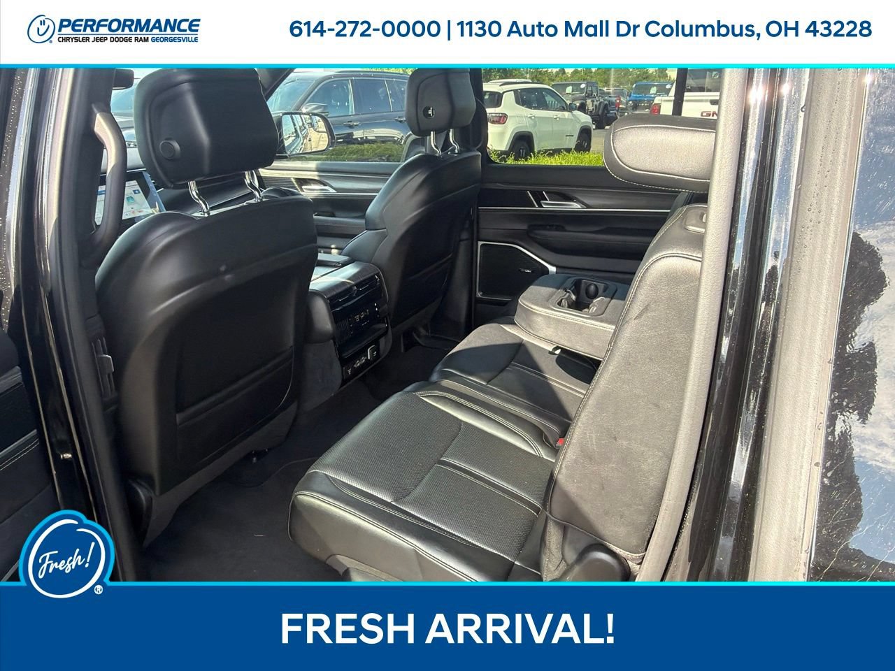 Used 2024 Jeep Wagoneer L Series III w/ Flexible Seating Group AWD/4WD image 13