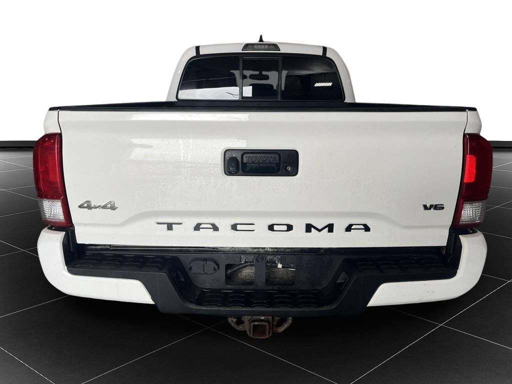 Used 2016 Toyota Tacoma SR5 AWD/4WD image 4