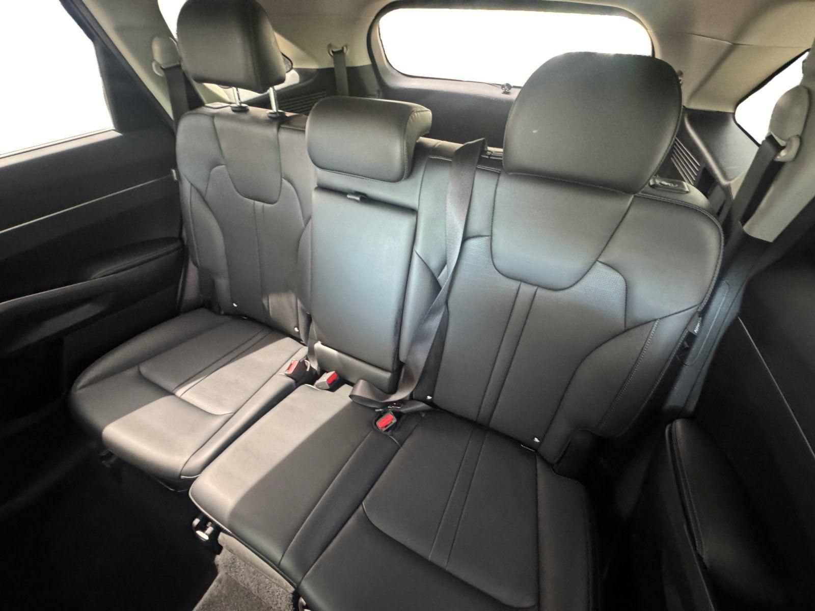 Used 2025 Kia Sorento S AWD/4WD image 14