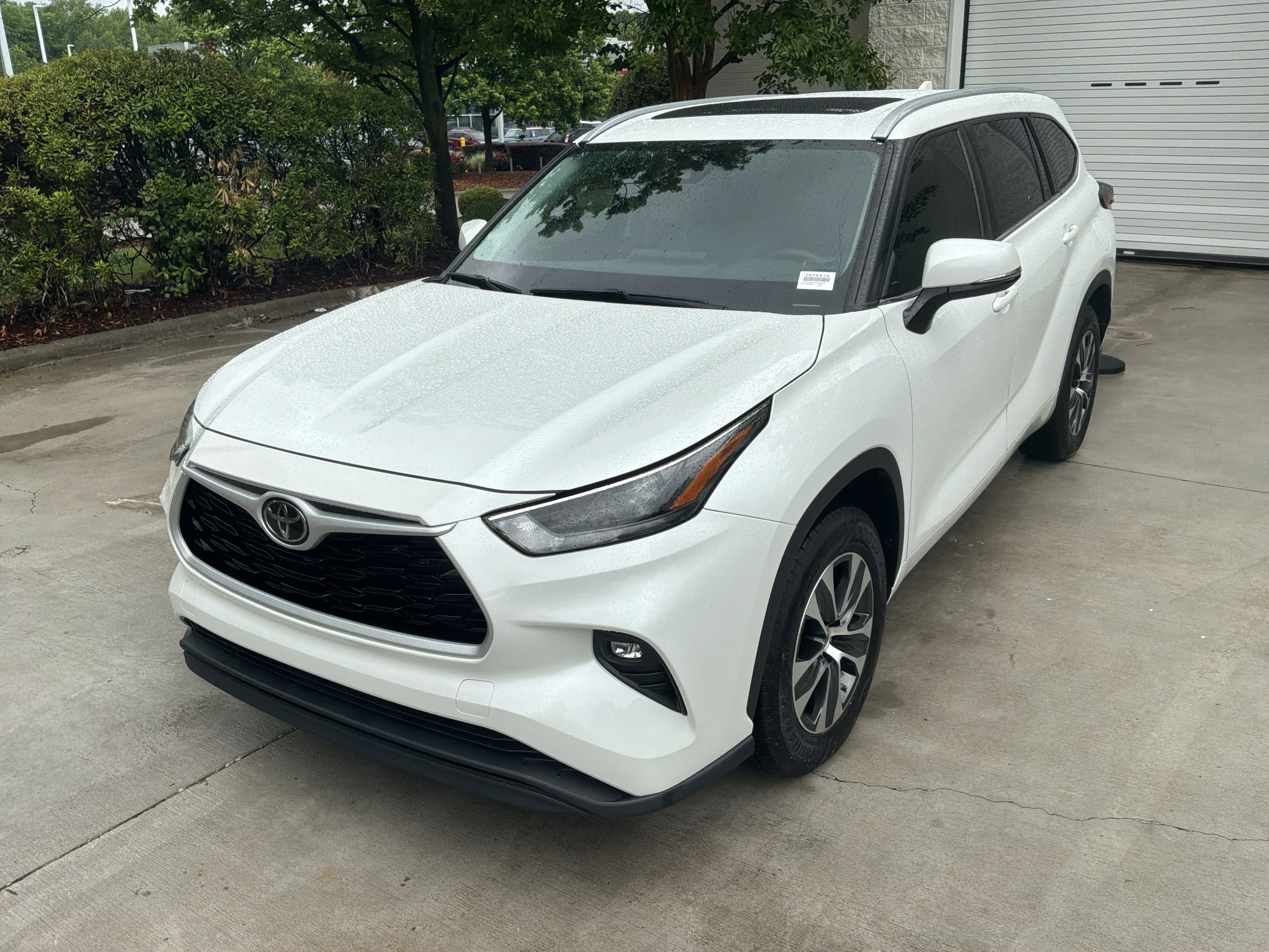 Used 2022 Toyota Highlander XLE FWD image 5
