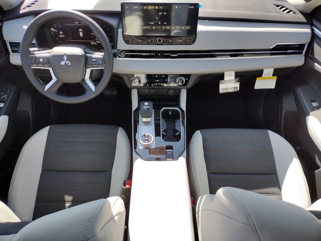 New 2026 Mitsubishi Outlander SE image 2