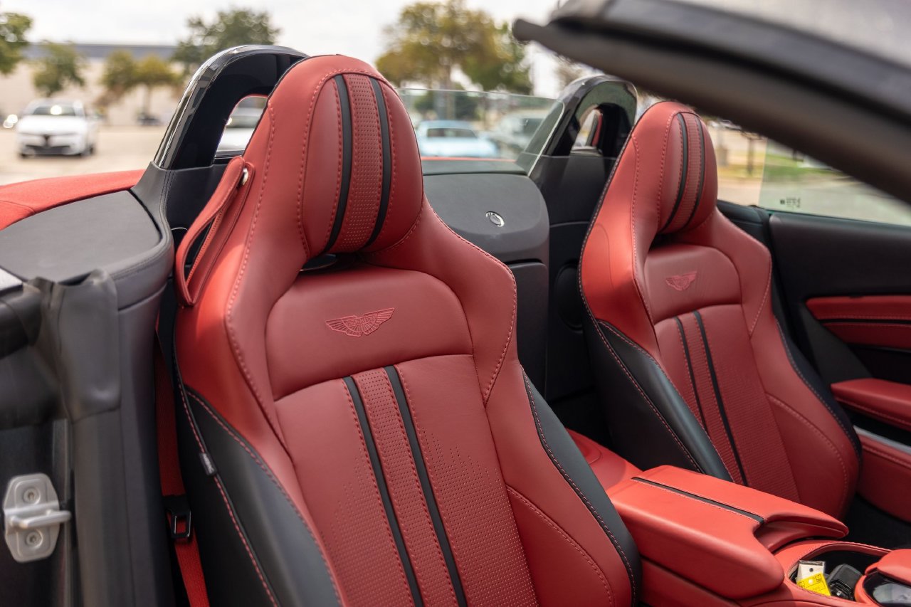 Used 2023 Aston Martin V8 Vantage Roadster RWD image 48