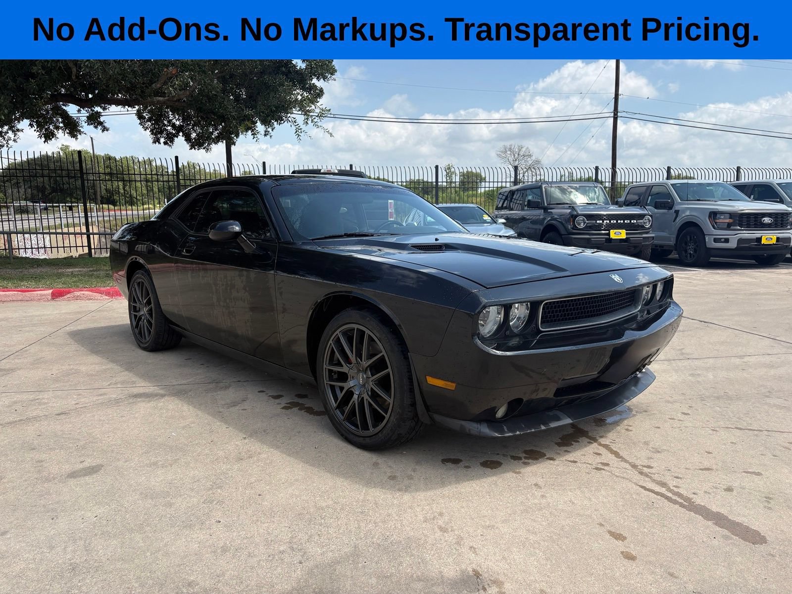 Used 2010 Dodge Challenger R/T RWD image 1