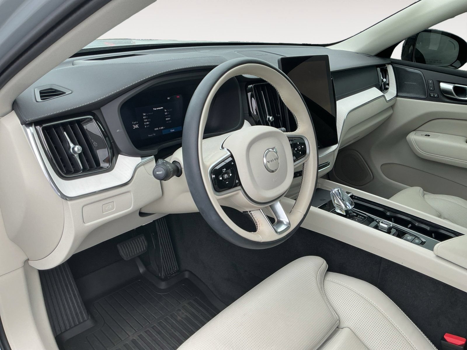 New 2026 Volvo XC60 B5 Ultra w/ Protection Package Premier AWD/4WD image 10