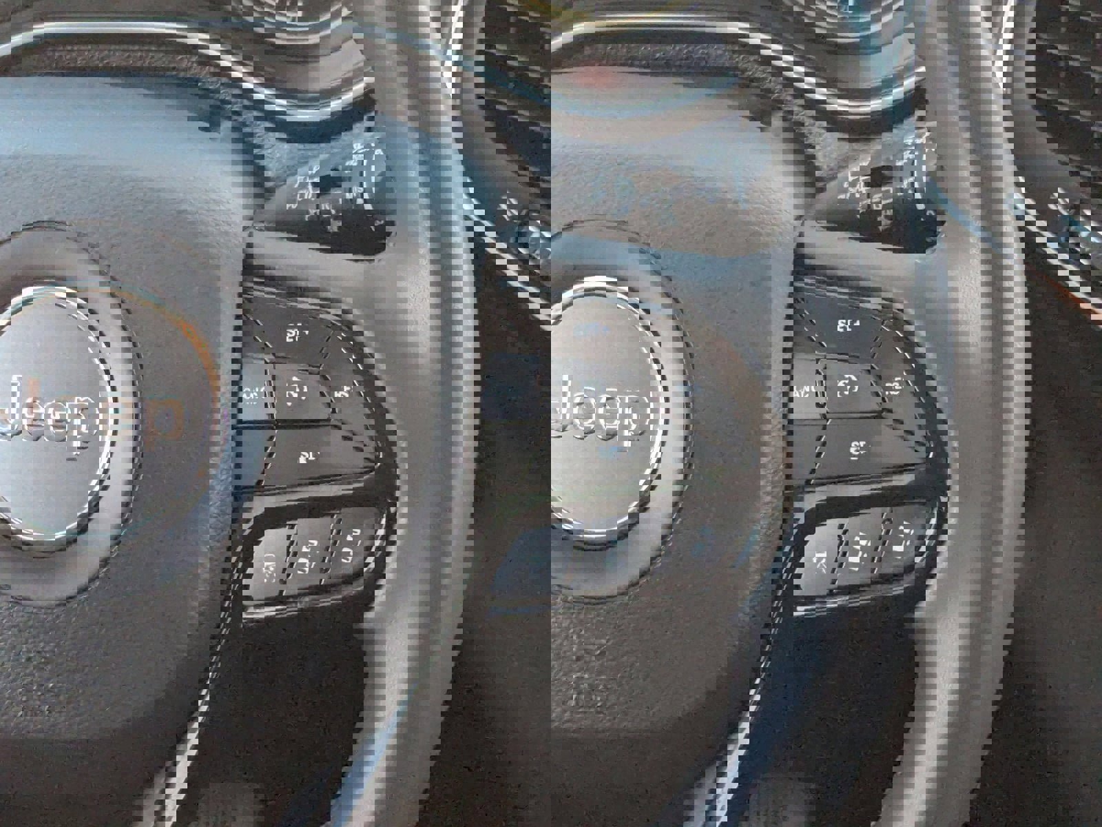 Used 2023 Jeep Cherokee Altitude Lux image 21