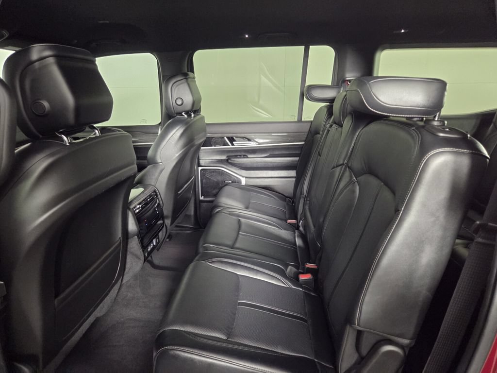 Used 2022 Jeep Wagoneer Series II AWD/4WD image 27
