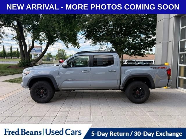 Used 2018 Toyota Tacoma TRD Sport AWD/4WD image 6
