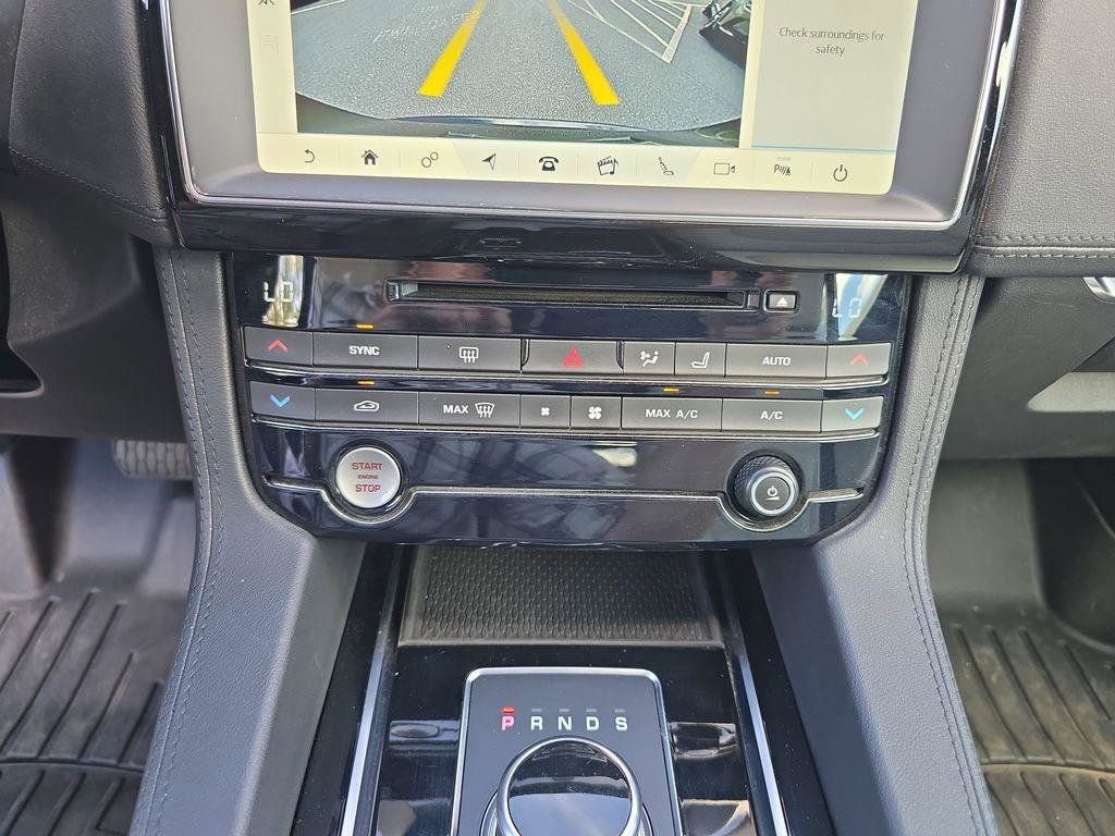 Used 2020 Jaguar F-PACE Prestige image 29