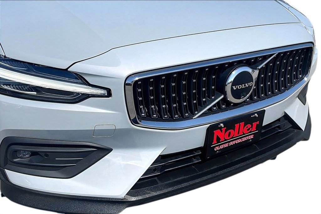 Used 2024 Volvo V60 B5 Cross Country Plus image 25
