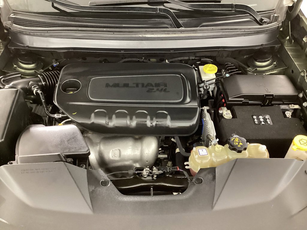 Used 2019 Jeep Cherokee Latitude w/ Cold Weather Group AWD/4WD image 30
